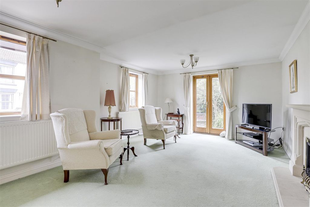 Property photo 3 of 22 9480.Jpg