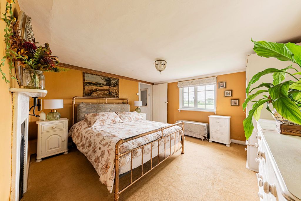 Property photo 2 of 36 Bedroom One (1)