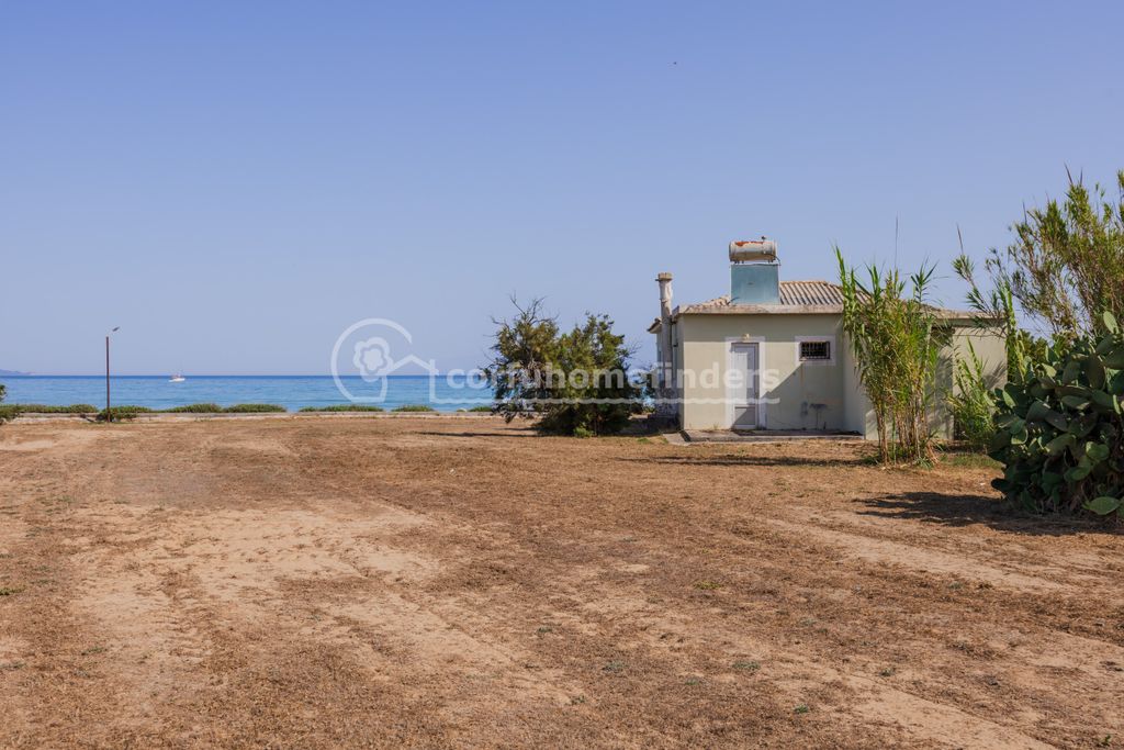 Property photo 1 of 13 Garden/House To Sea