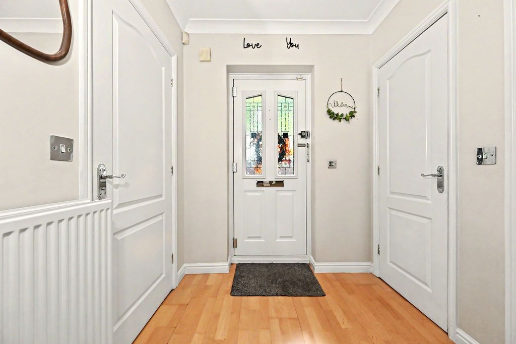 Property photo 2 of 39 Entrance Hall
