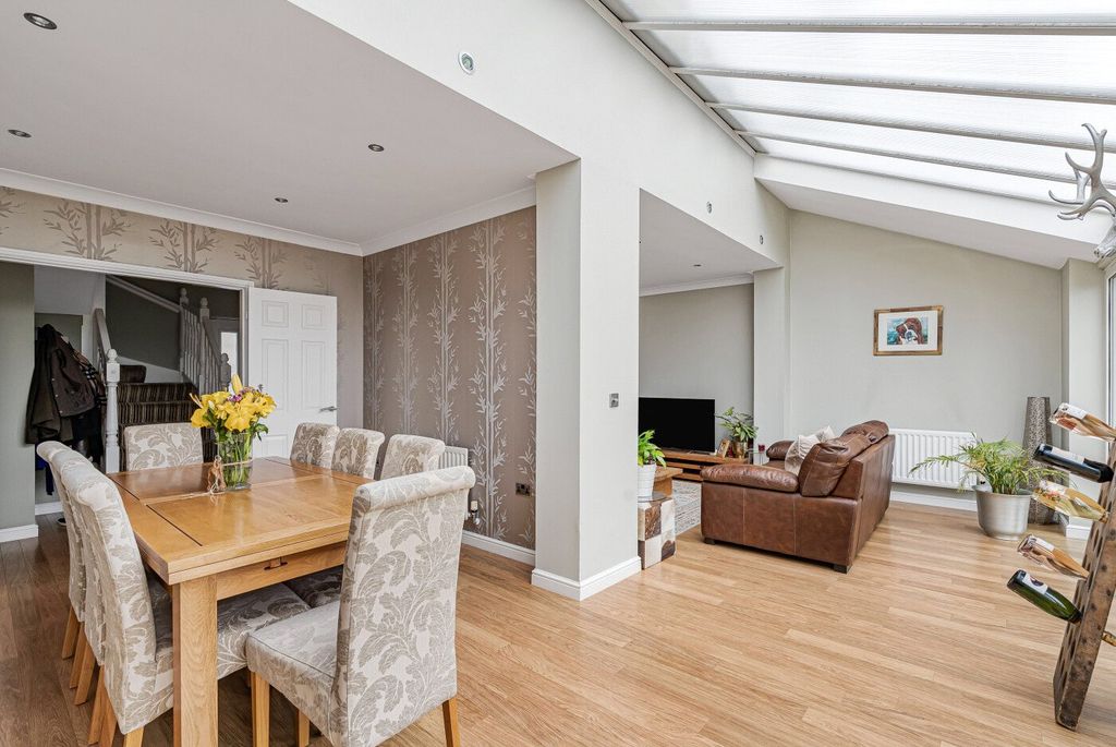 Property photo 2 of 21 Picture No. 14