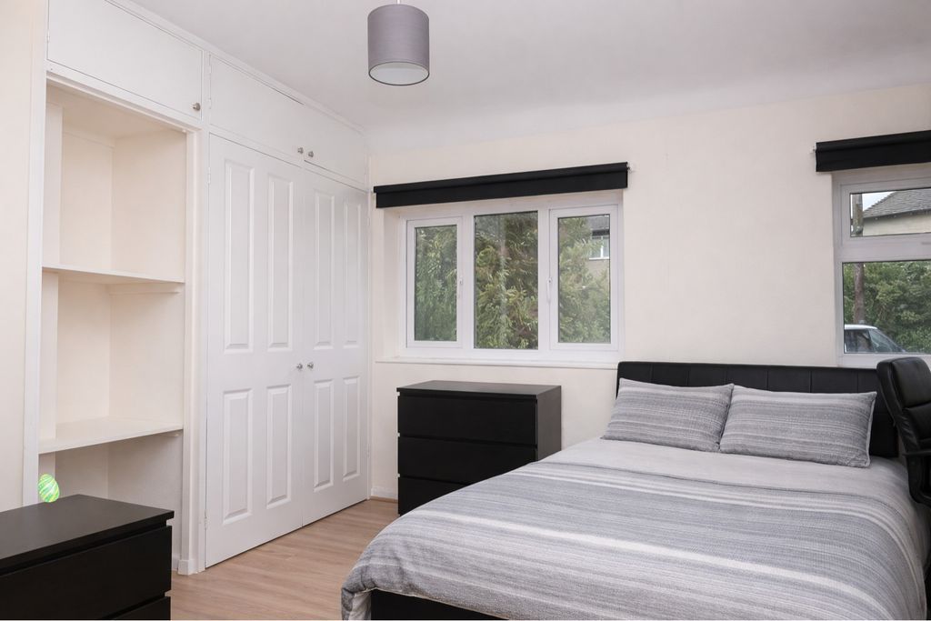 Property photo 1 of 10 Photo 11