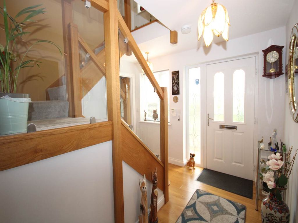 Property photo 2 of 20 Lounge (2)