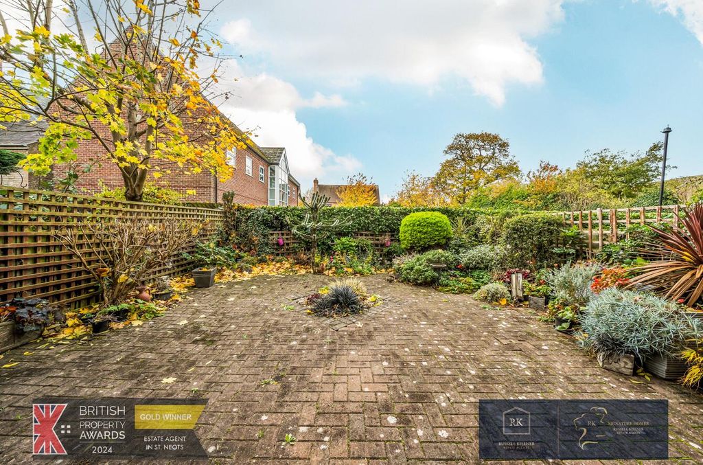 Property photo 3 of 26 Garden Area.