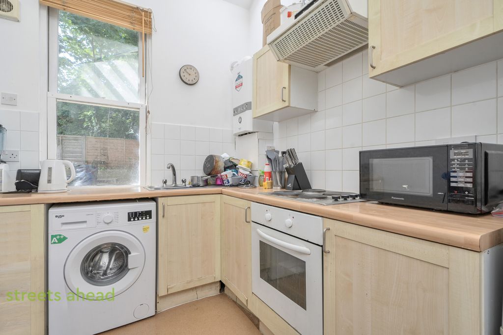 Property photo 3 of 13 9F144359-606B-41c...