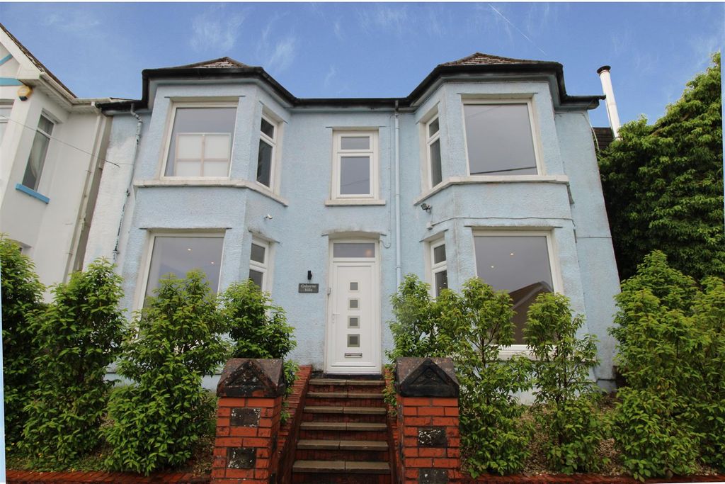 Property photo 1 of 28