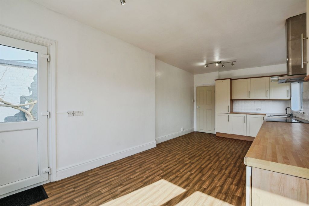 Property photo 3 of 26