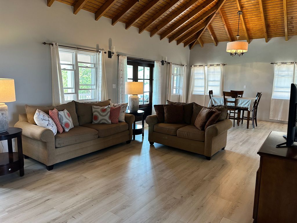 Property photo 3 of 34