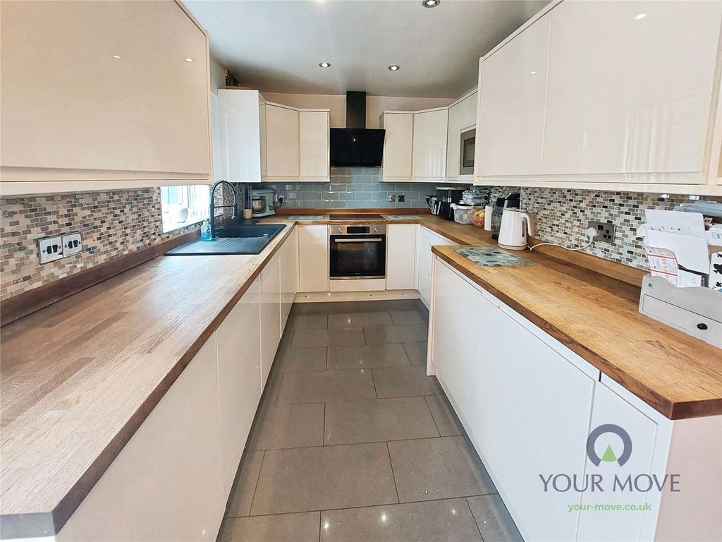 Property photo 2 of 15 Kitchen