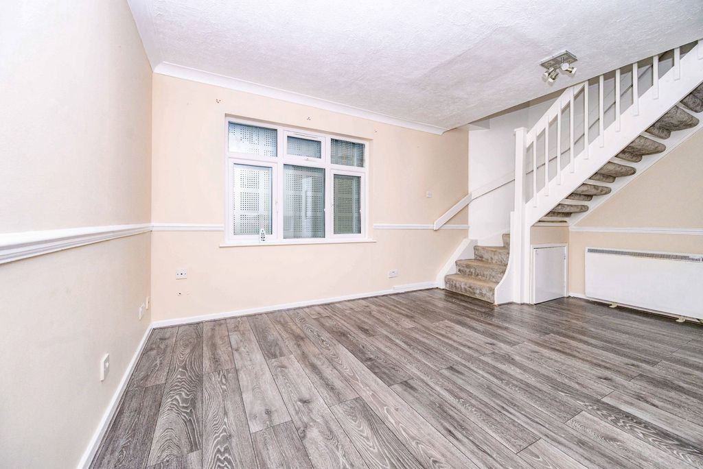 Property photo 2 of 11 Photo