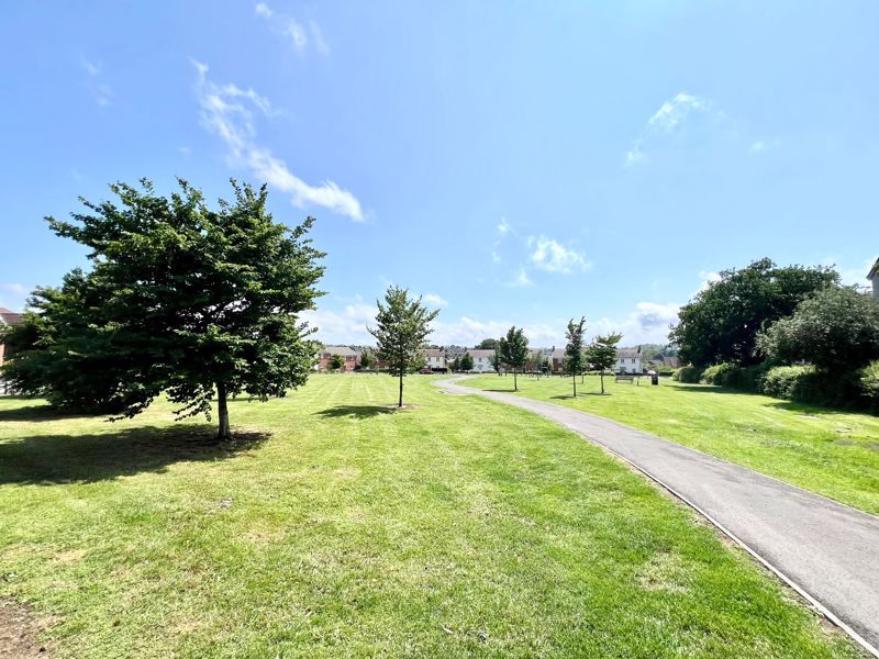 Property photo 2 of 14 Green To Front