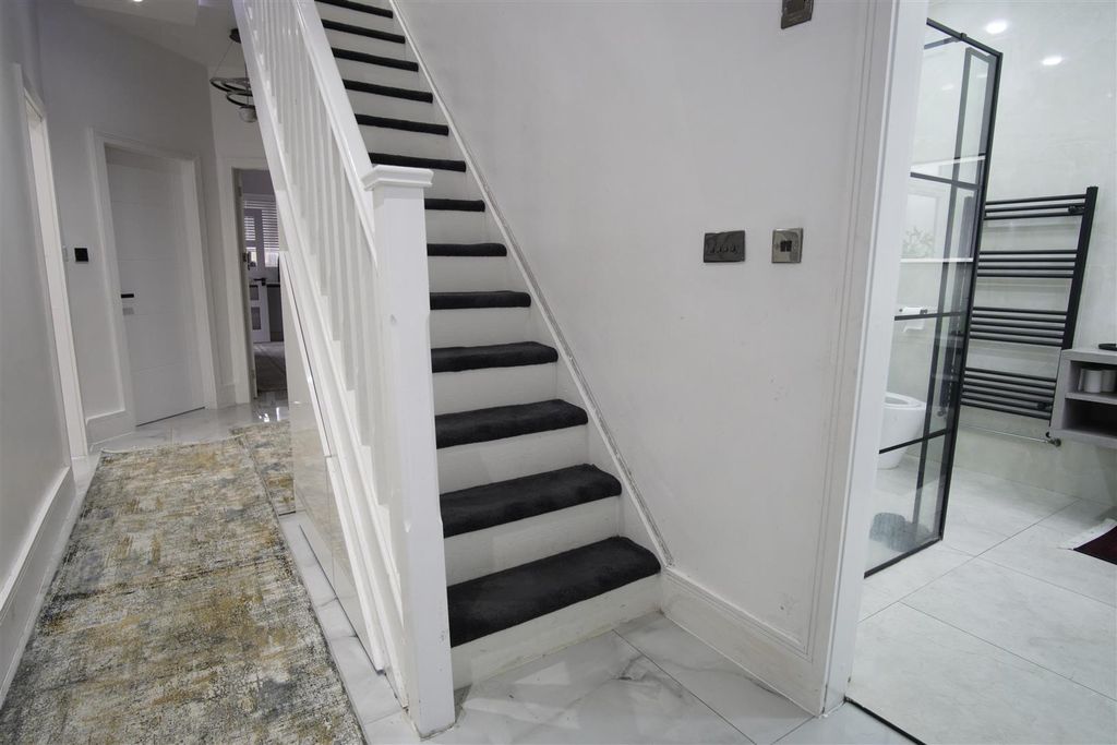 Property photo 2 of 29 Hallway