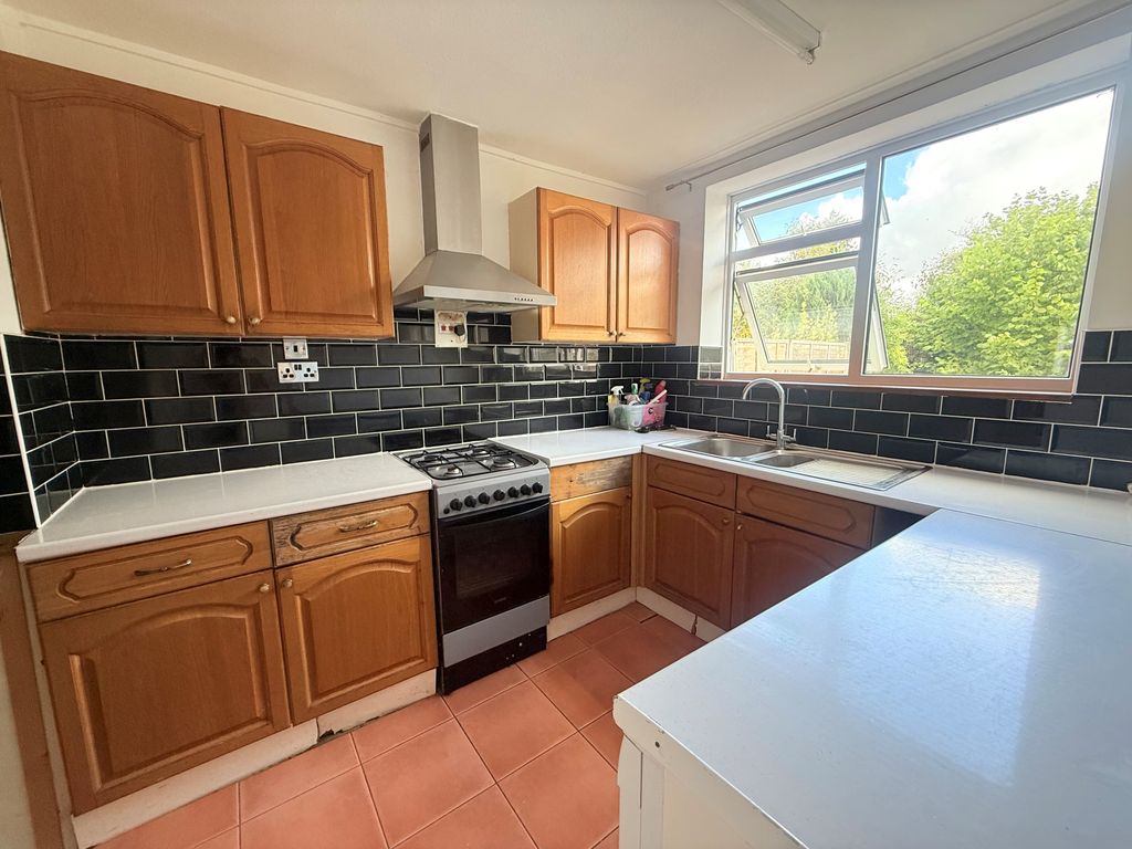 Property photo 3 of 9 Kitchen