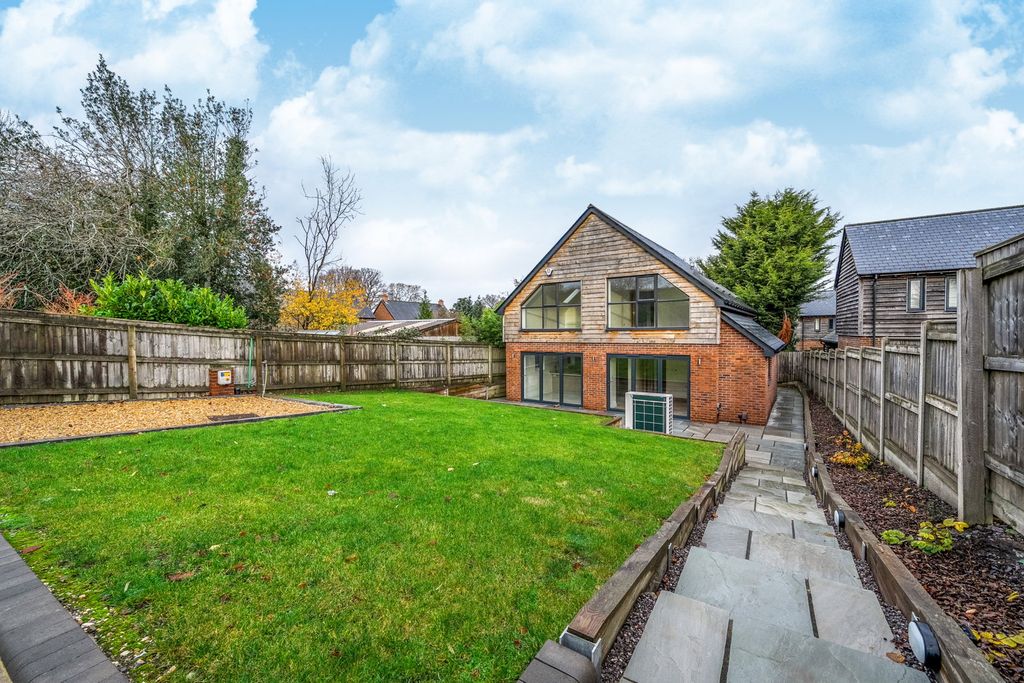 Property photo 2 of 20