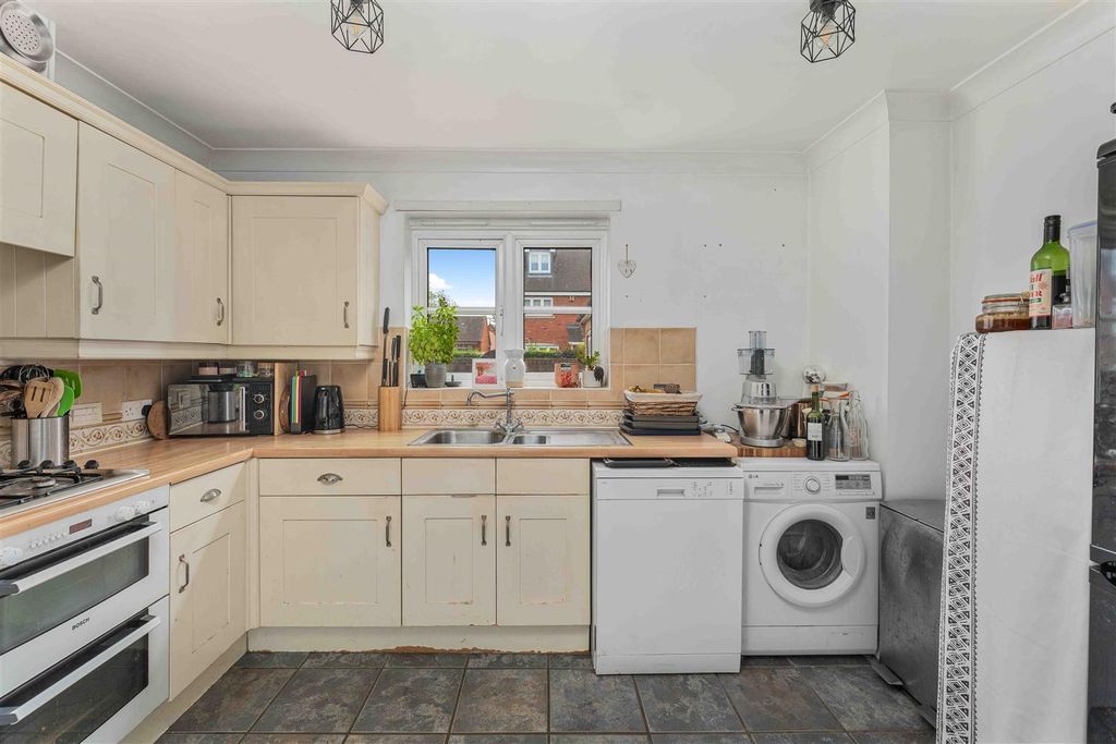 Property photo 3 of 16 18 Thenford Road, Middleton Cheney-9.Jpg