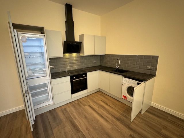 Property photo 3 of 16 Entrance Porch