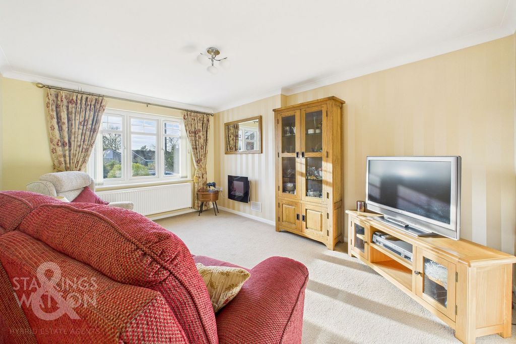 Property photo 2 of 25