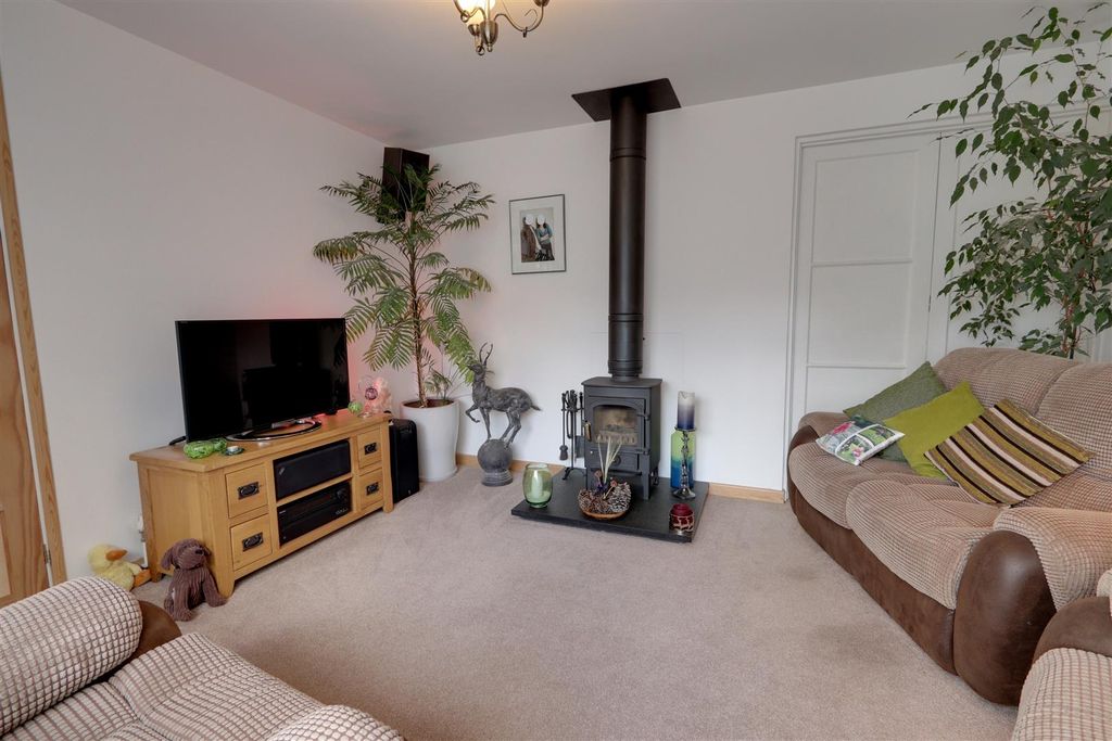 Property photo 3 of 18 Sitting Room.Jpg