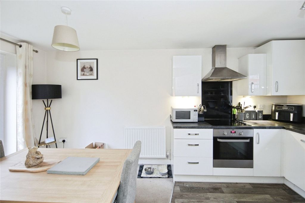 Property photo 2 of 17 Picture No. 15