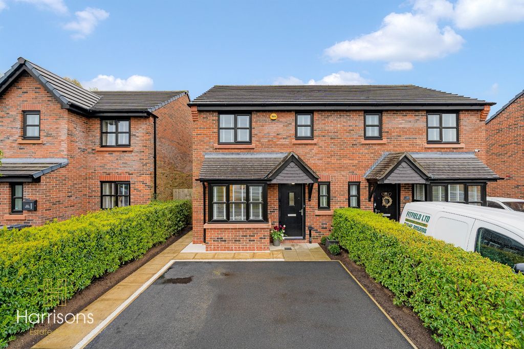 Property photo 1 of 37 5052320