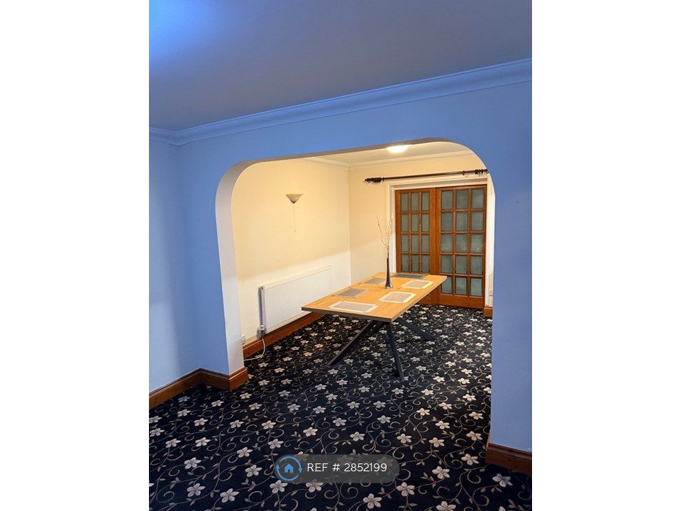 Property photo 1 of 21 Through Lounge