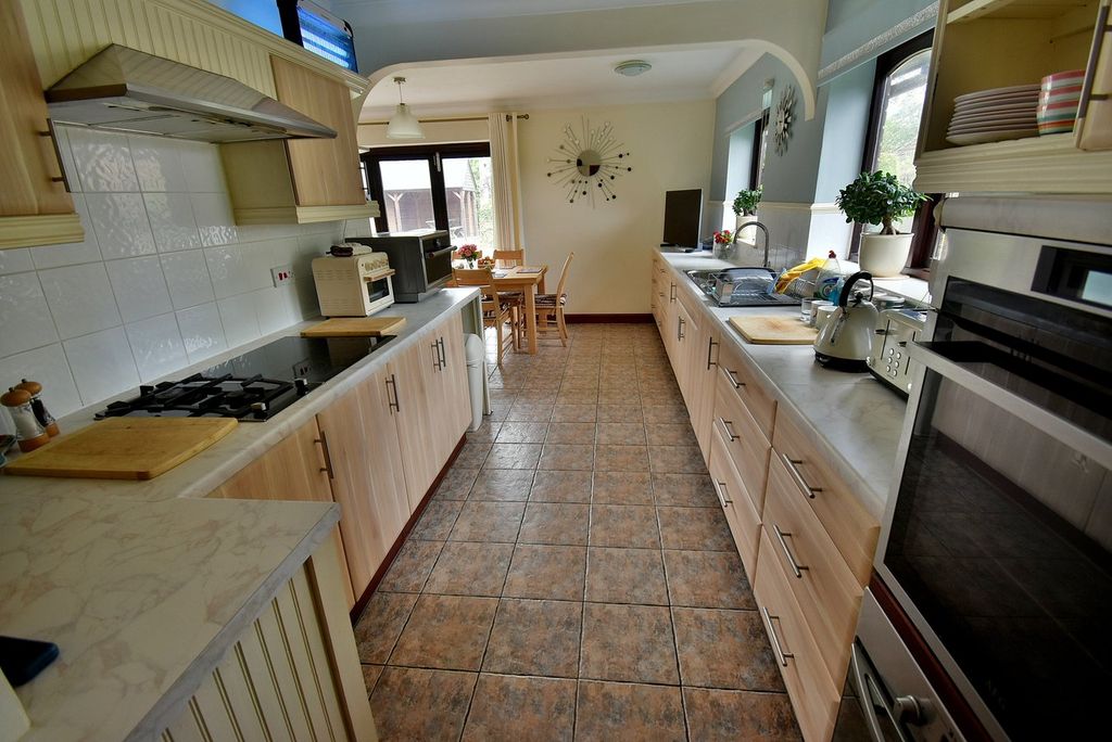 Property photo 2 of 27