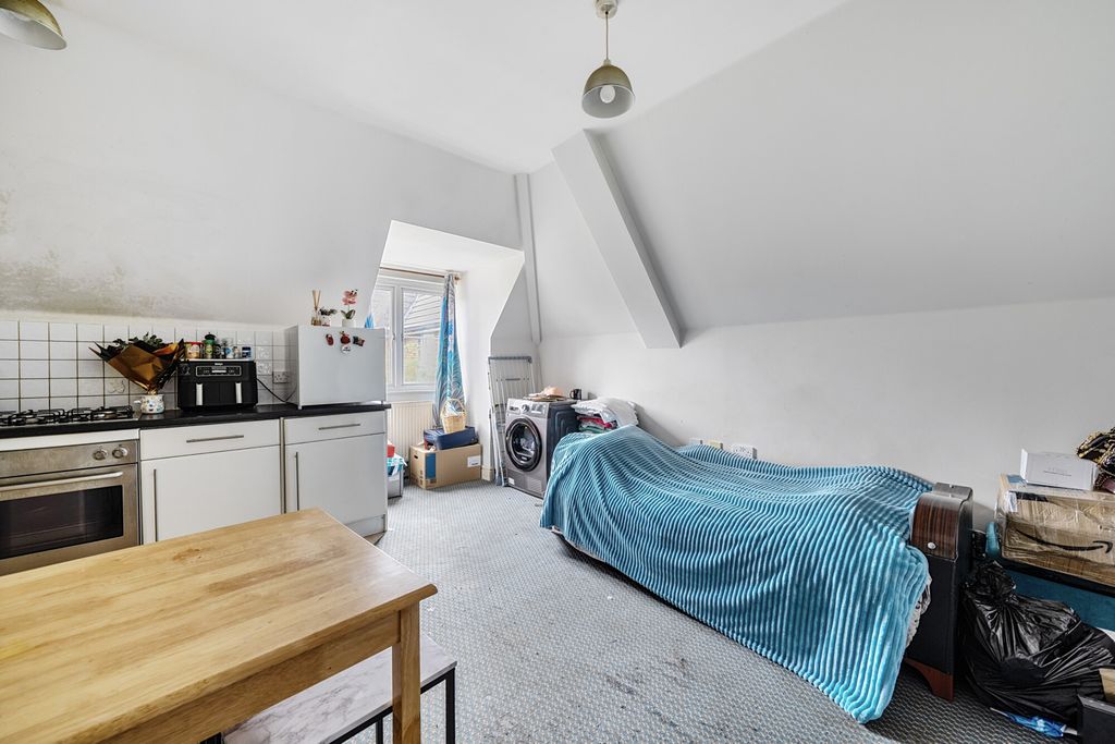 Property photo 3 of 14 1303449-10-6841Bc...