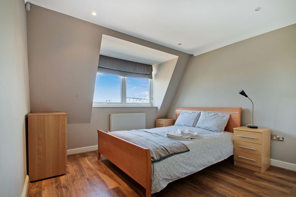 Property photo 3 of 10 Bedroom 2