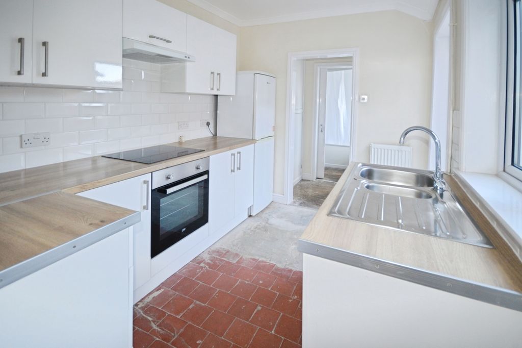 Property photo 2 of 15 Kitchen