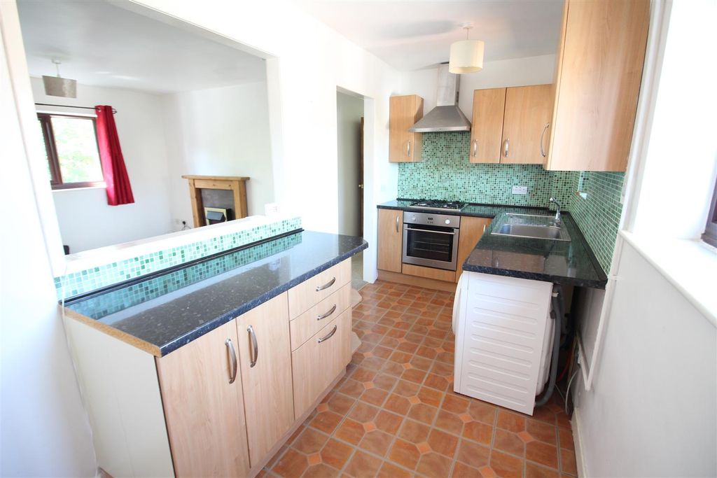 Property photo 2 of 11 Kitchen
