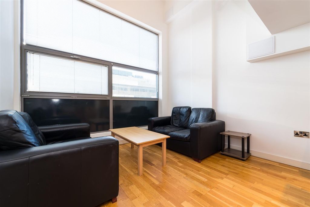 Property photo 2 of 16 Lounge