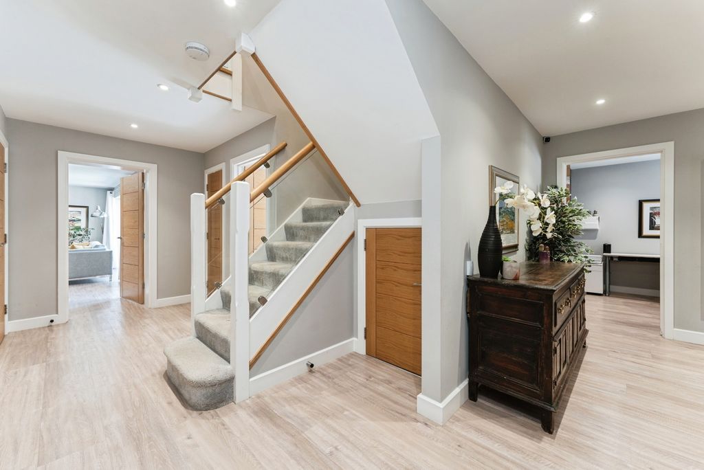 Property photo 2 of 18 Pbox-Img.Jpg