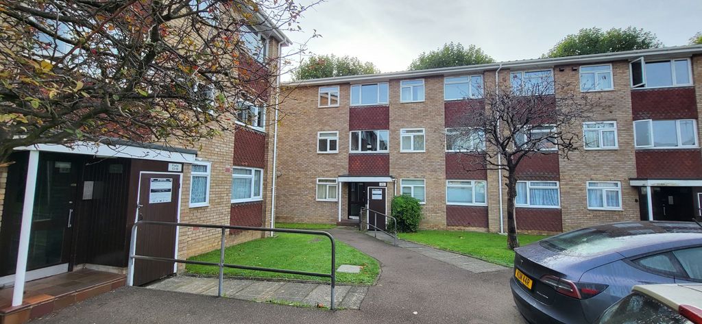 Property photo 1 of 7 Rarely Available Large Ground Floor 2 Bed Flat