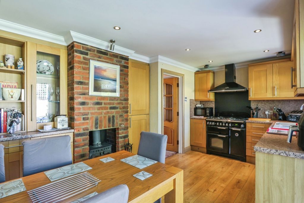 Property photo 3 of 10 Pbox-Img.Jpg