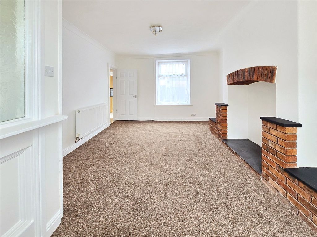 Property photo 2 of 19 Lounge
