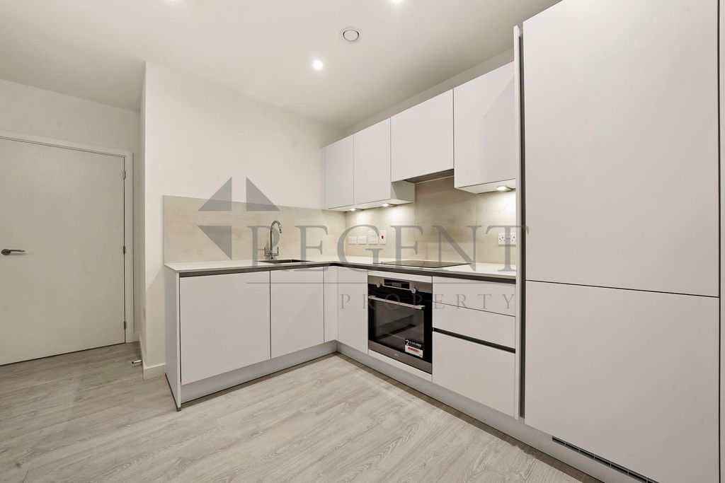 Property photo 3 of 19 Kitchen