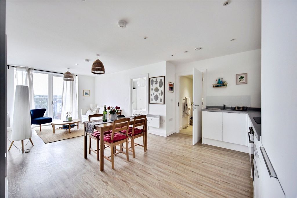 Property photo 1 of 21 Picture No. 06