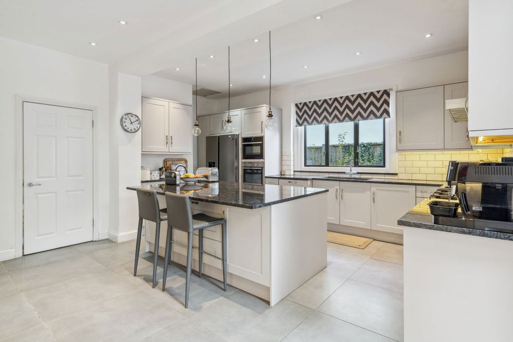 Additional image 25 of 7 bed detached house for saleThe Avenue, Hatch End, Pinner HA5