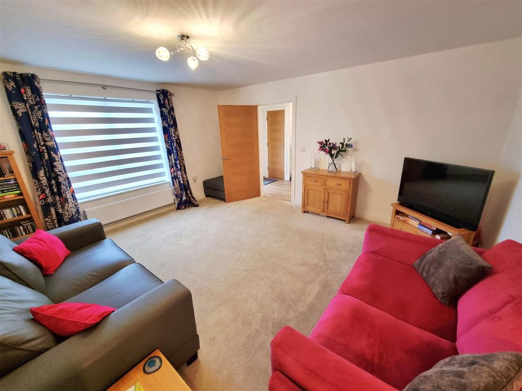 Property photo 3 of 23 Sitting Room.Jpg