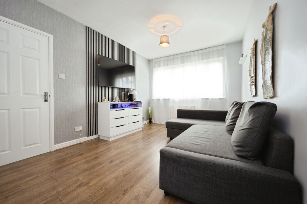 Property photo 3 of 17 Pbox-Img.Jpg