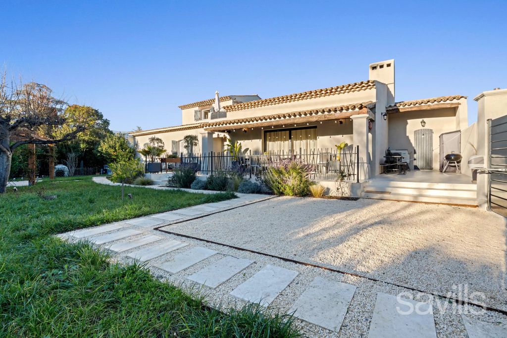 Property photo 2 of 32