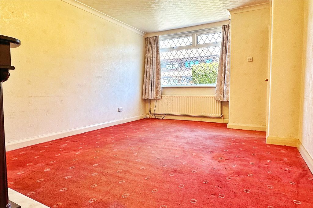 Property photo 3 of 19 Living Room