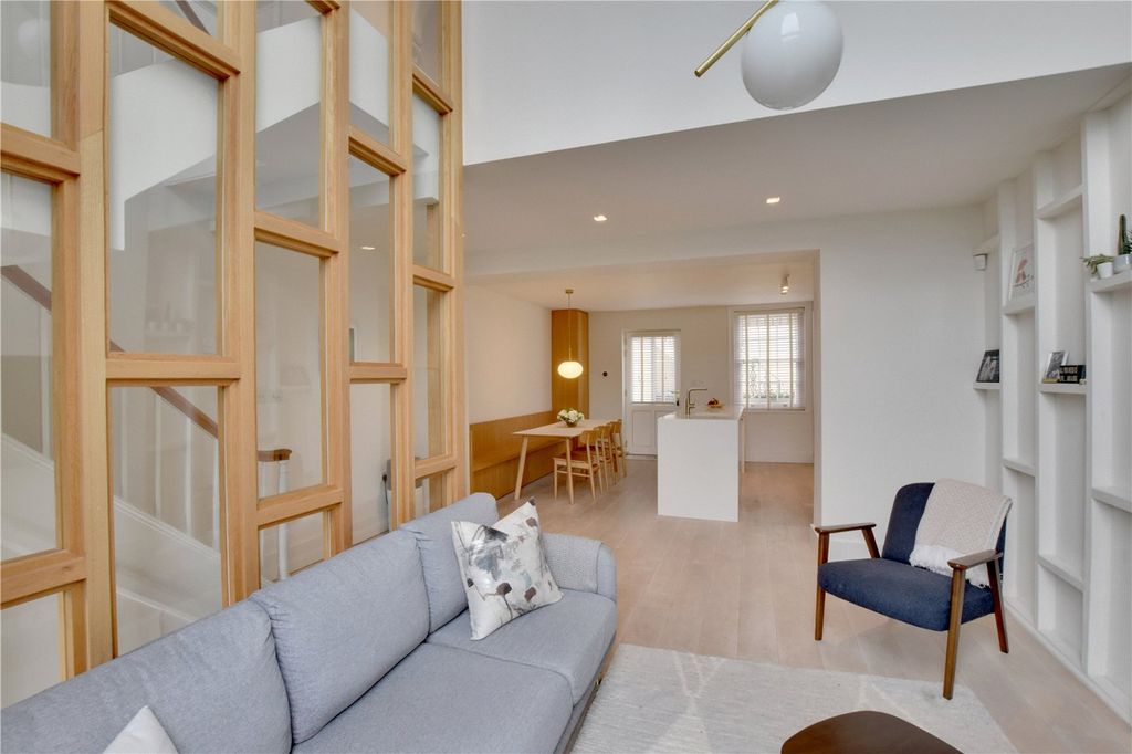 Property photo 2 of 44 Lower Ground Floor