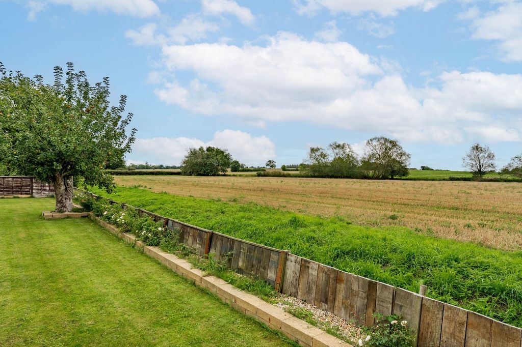 Property photo 2 of 26