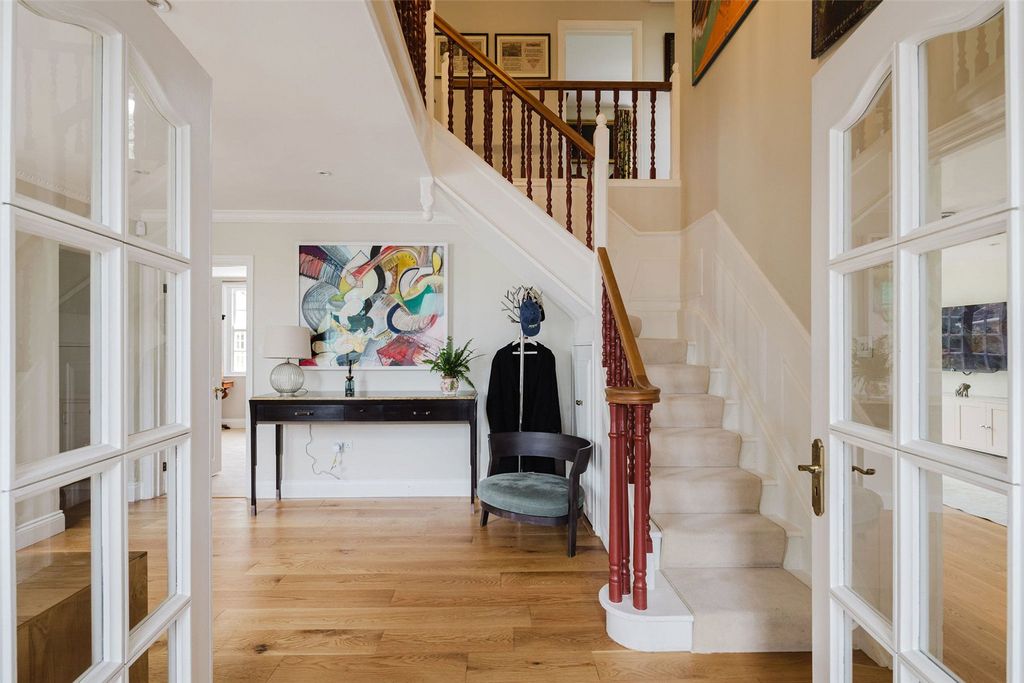 Property photo 2 of 24 Entrance Hall