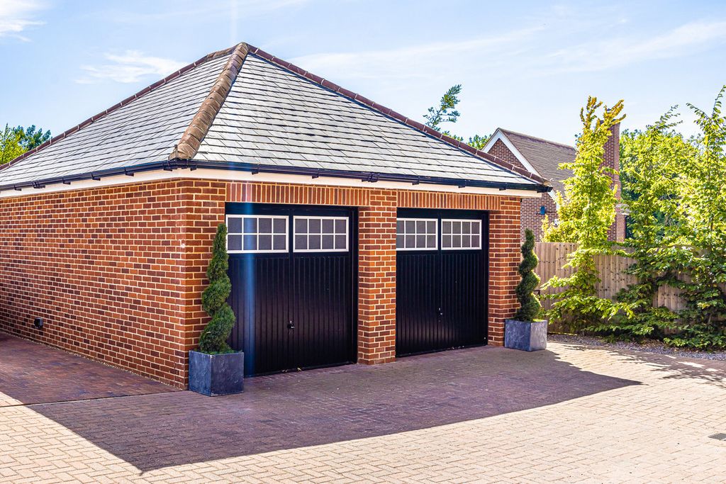 Property photo 3 of 48