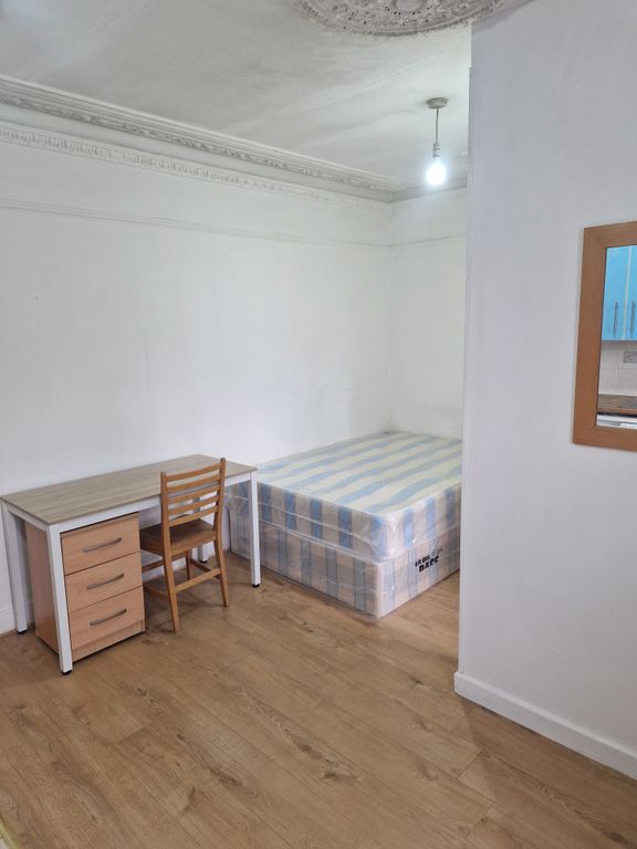 Property photo 1 of 5 Bed Area