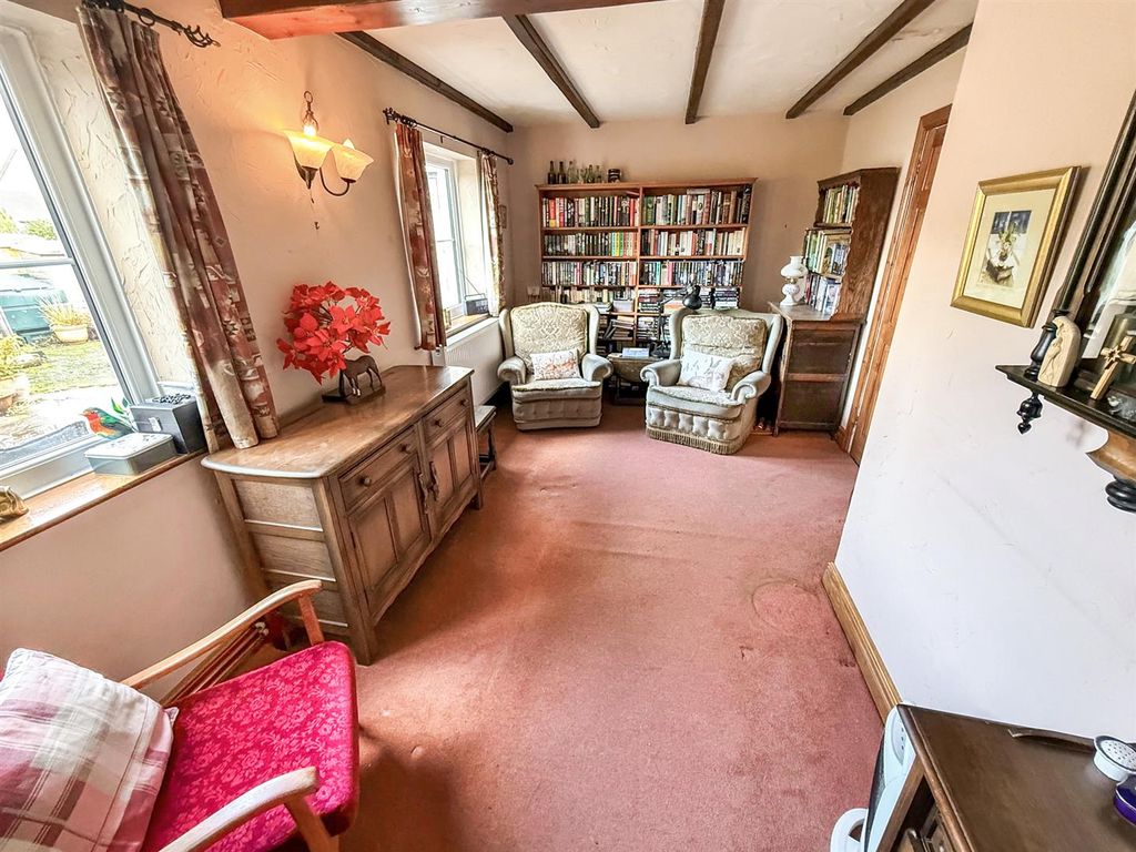 Property photo 3 of 22 Dining Room/Snug