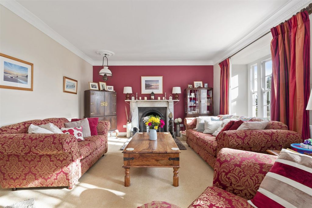 Property photo 2 of 57 Lounge