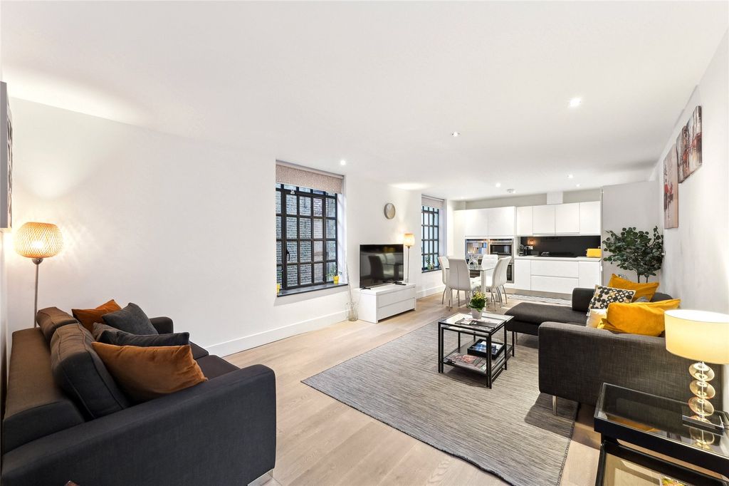 Property photo 1 of 11 Reception Room